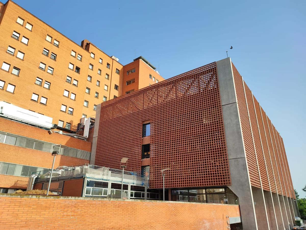 El nou edifici annex a l'hospital que inclou el bloc quirúrgic i l'hospital oncològic.