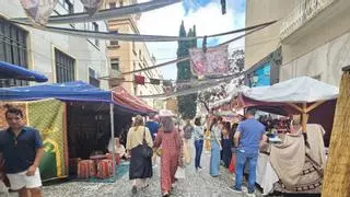 Gandia se abarrota en un sábado de Fira i Festes marcado por los paraguas y el Tio de la Porra