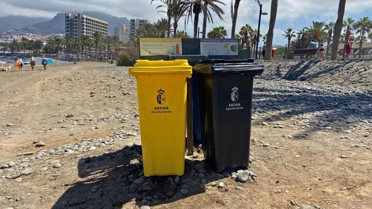 Contenedores de basura en Playa Honda, en Arona. | | E.D.