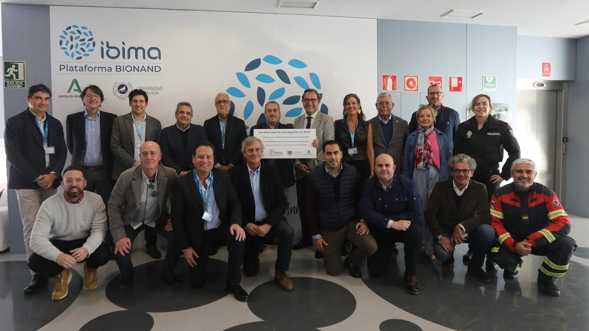 Acto de entrega del cheque benéfico.