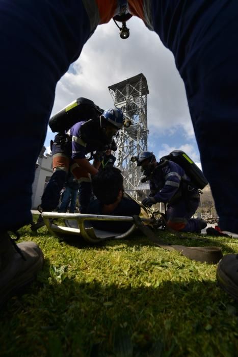 Simulacro de rescate en un accidente en el pozo San Luis del Ecomuseo de Samuño