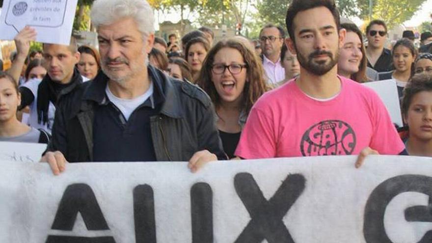 El profesor aragonés pone fin a su huelga de hambre en Francia