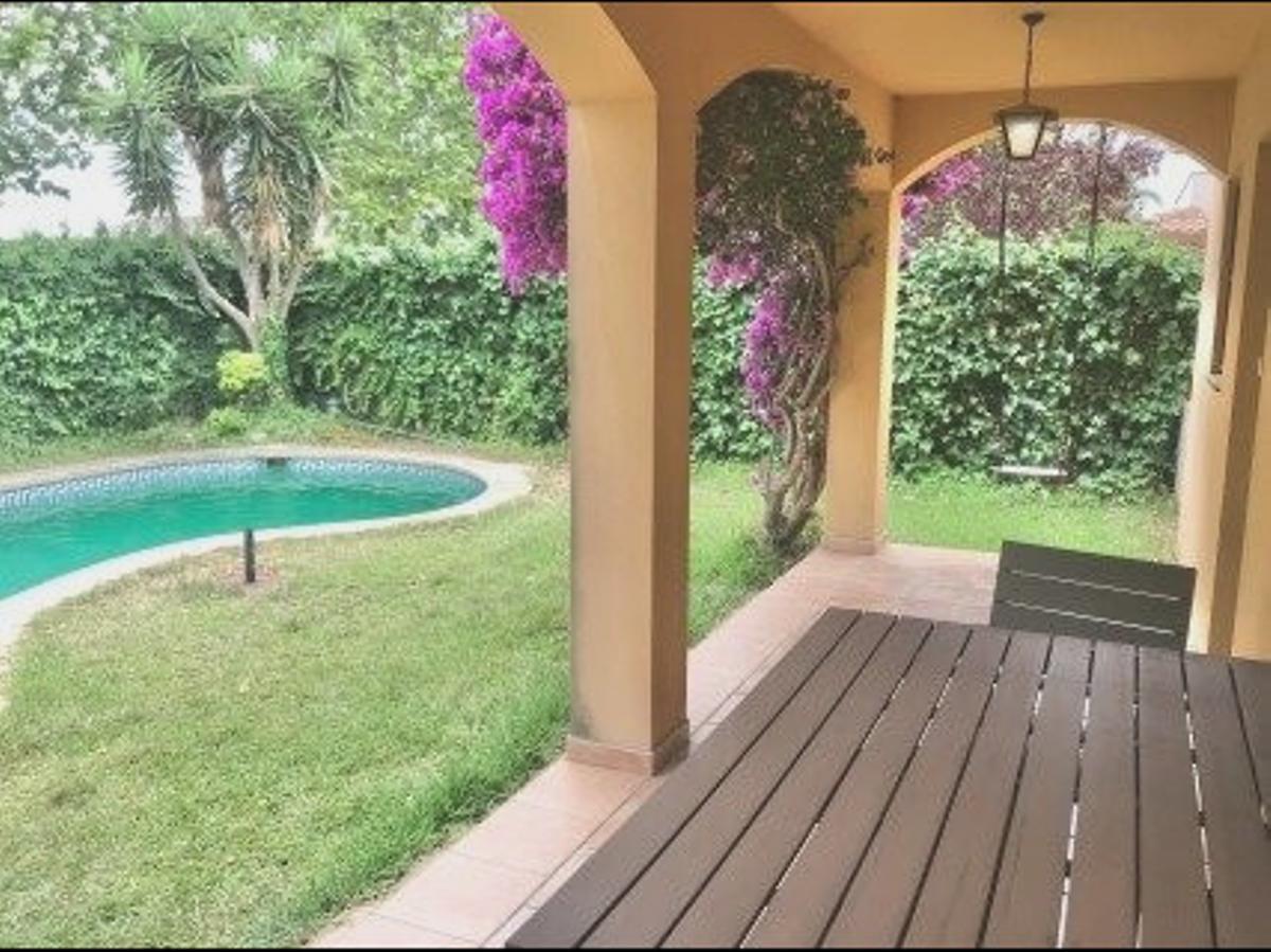 Casa con piscina privada en venta en Tarragona.