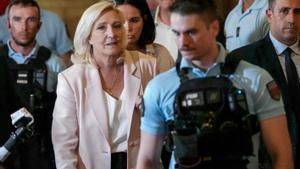 Le Pen anuncia que serà candidata a l’Elisi malgrat ser condemnada
