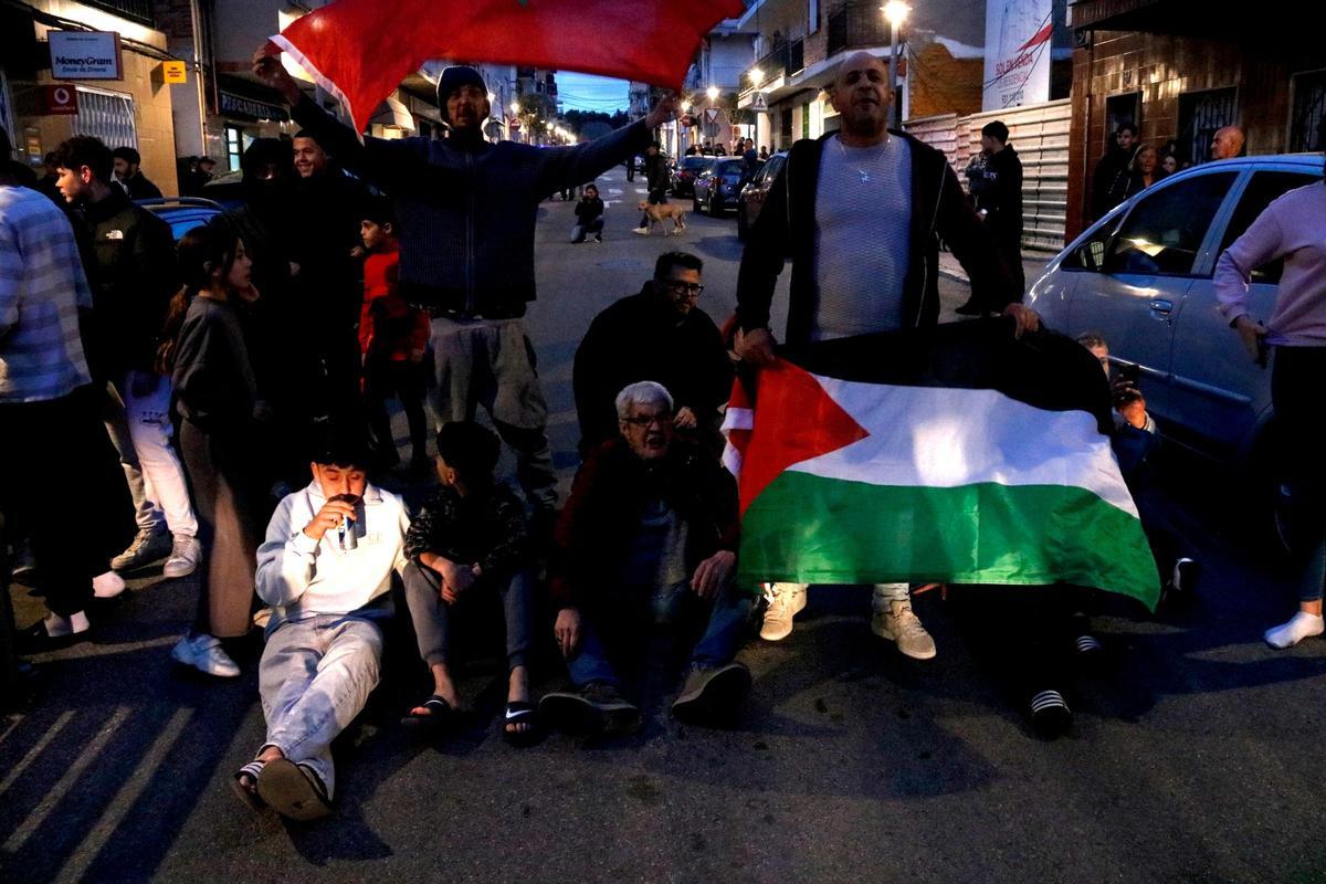 La contramanifestación en Tarragona congregó a más gente, entre los cuales, vecinos de Bonavista procedentes de Marruecos y Palestina.