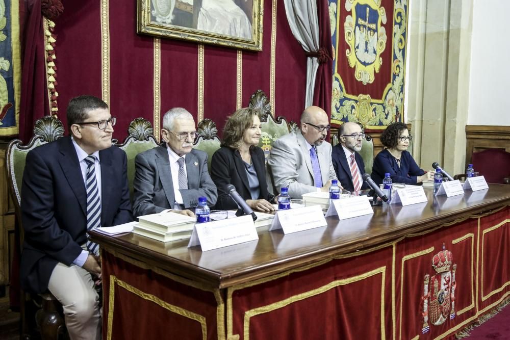 Acto de recepción de los nuevos residentes del HUCA