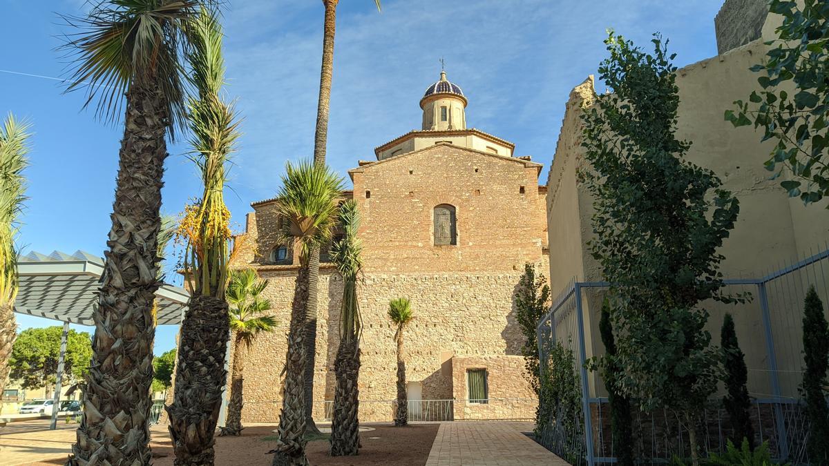 La protección del patrimonio con el jardín de Sant Blai y la reforma del antiguo ambulatorio, contribuyen a cambiar y modernizar la fisonomía del municipio.