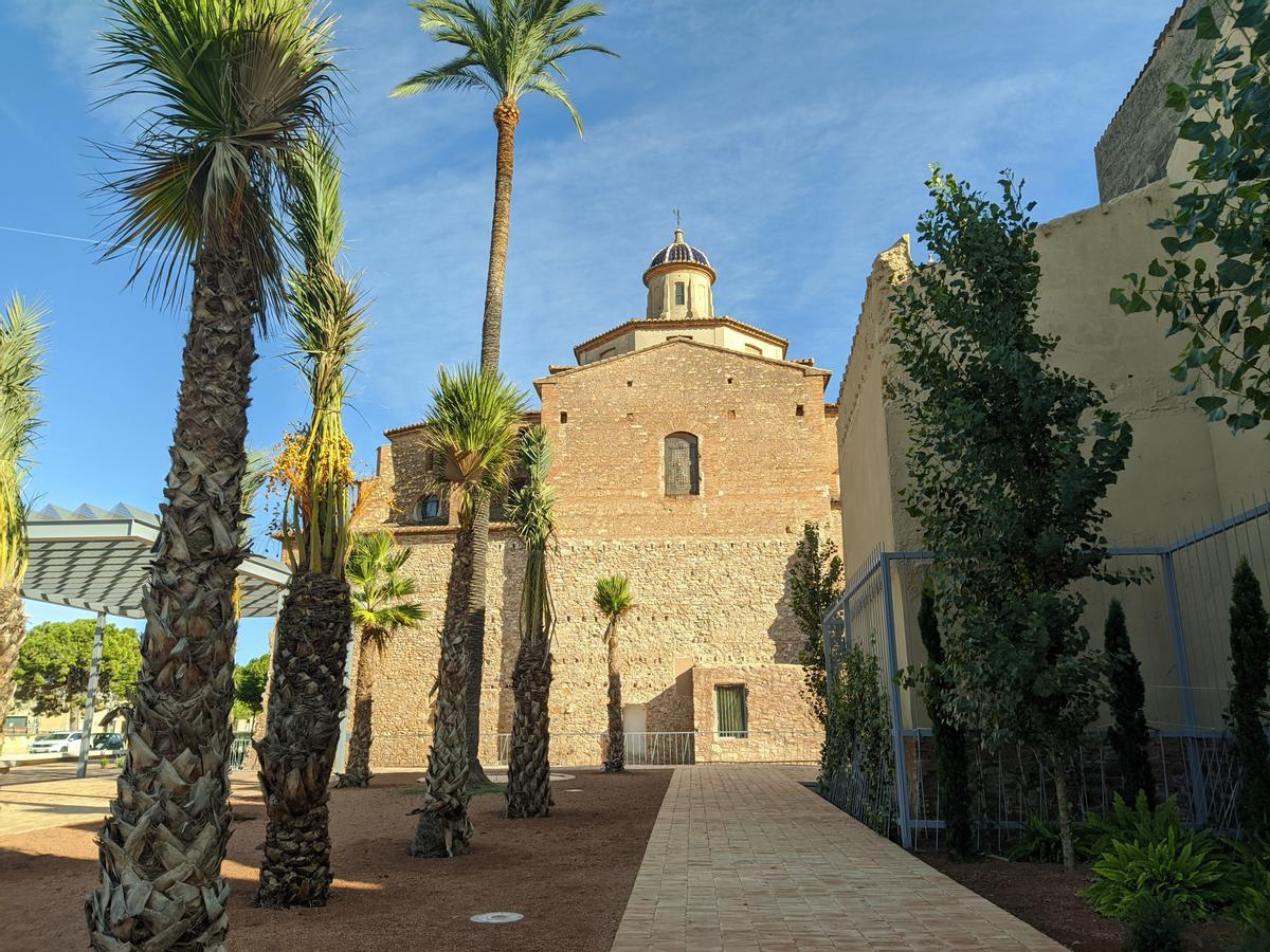 La protección del patrimonio con el jardín de Sant Blai y la reforma del antiguo ambulatorio, contribuyen a cambiar y modernizar la fisonomía del municipio.