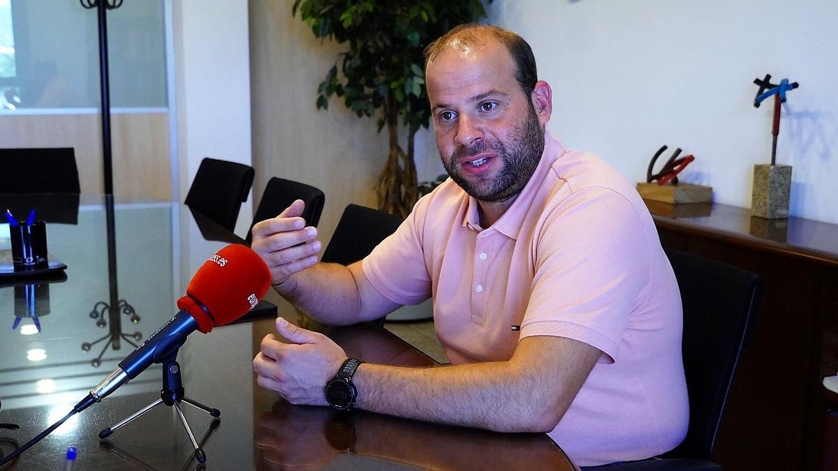 El conseller de Medio Ambiente y Territorio, Miquel Mir, durante una entrevista en la sede de la Conselleria.