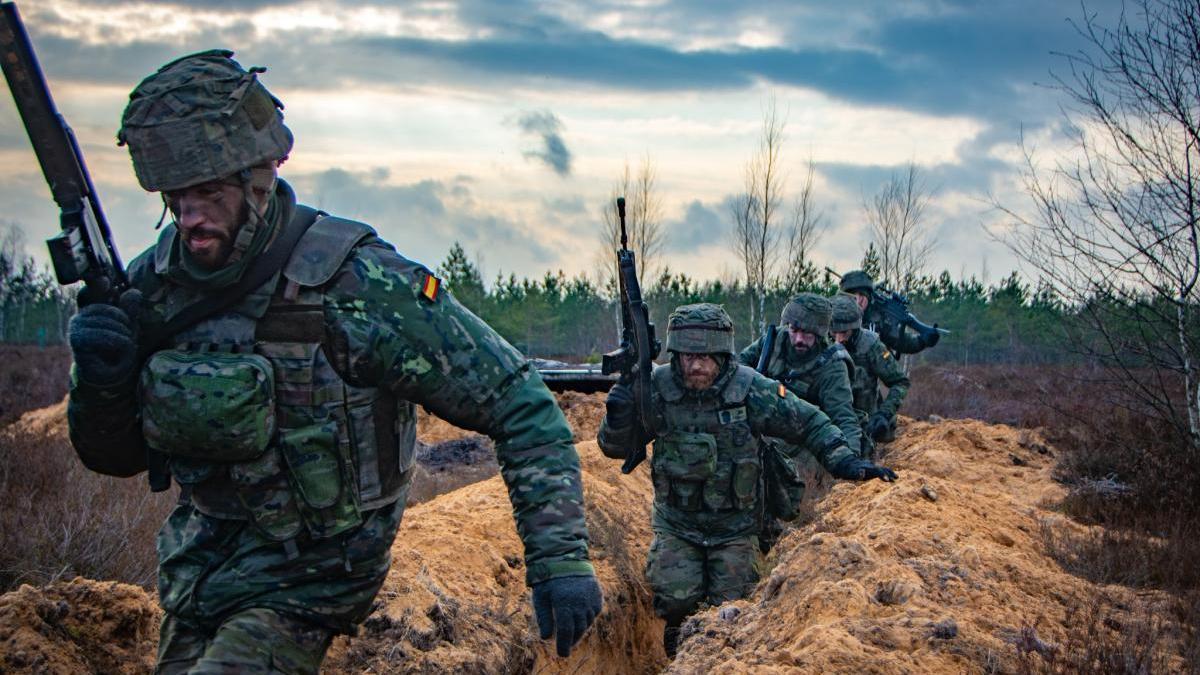 Maniobras de combate de la Brigada de Cerro Muriano en Letonia.