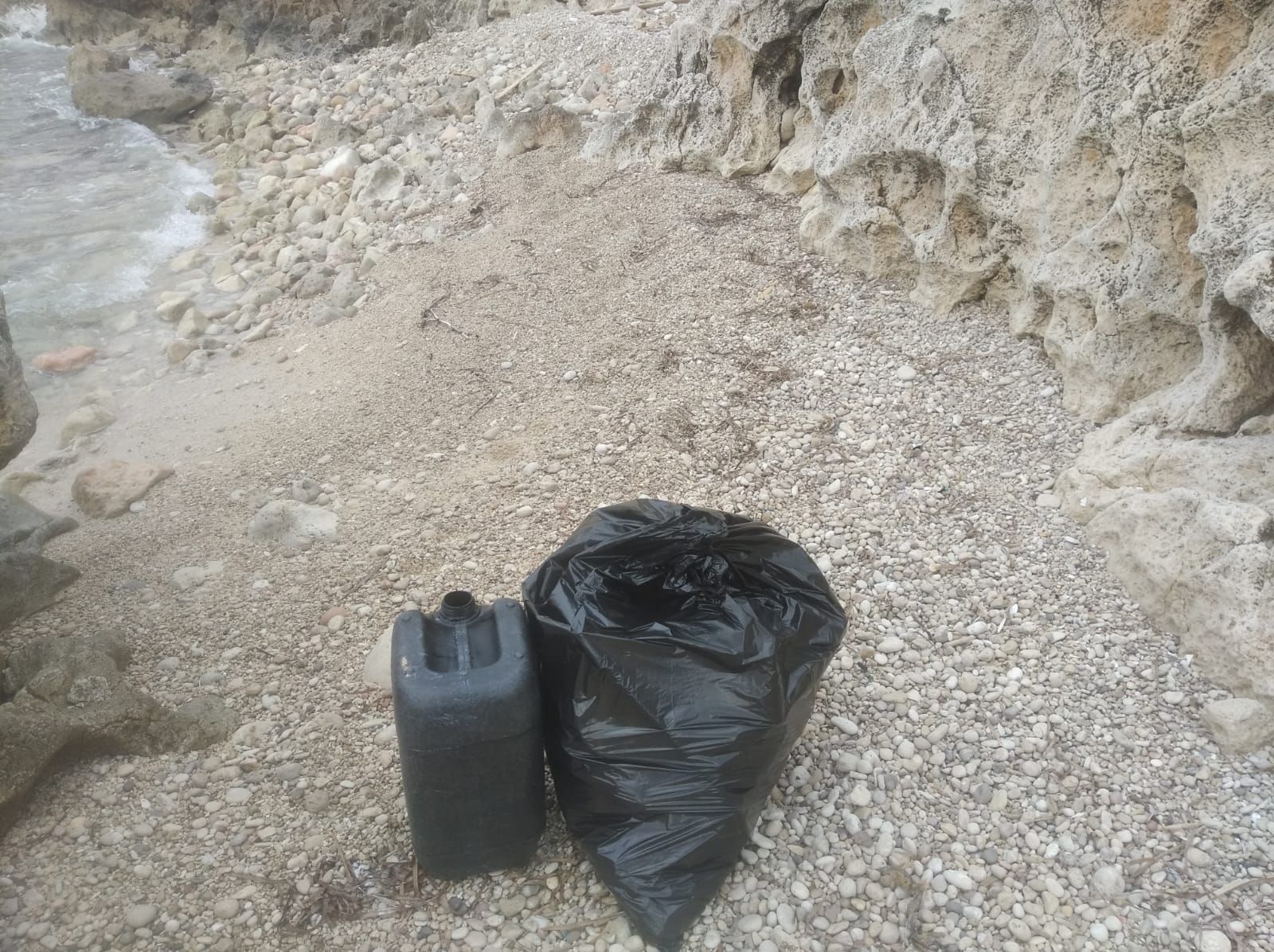 En la costa de Formentera hay más basura que nunca