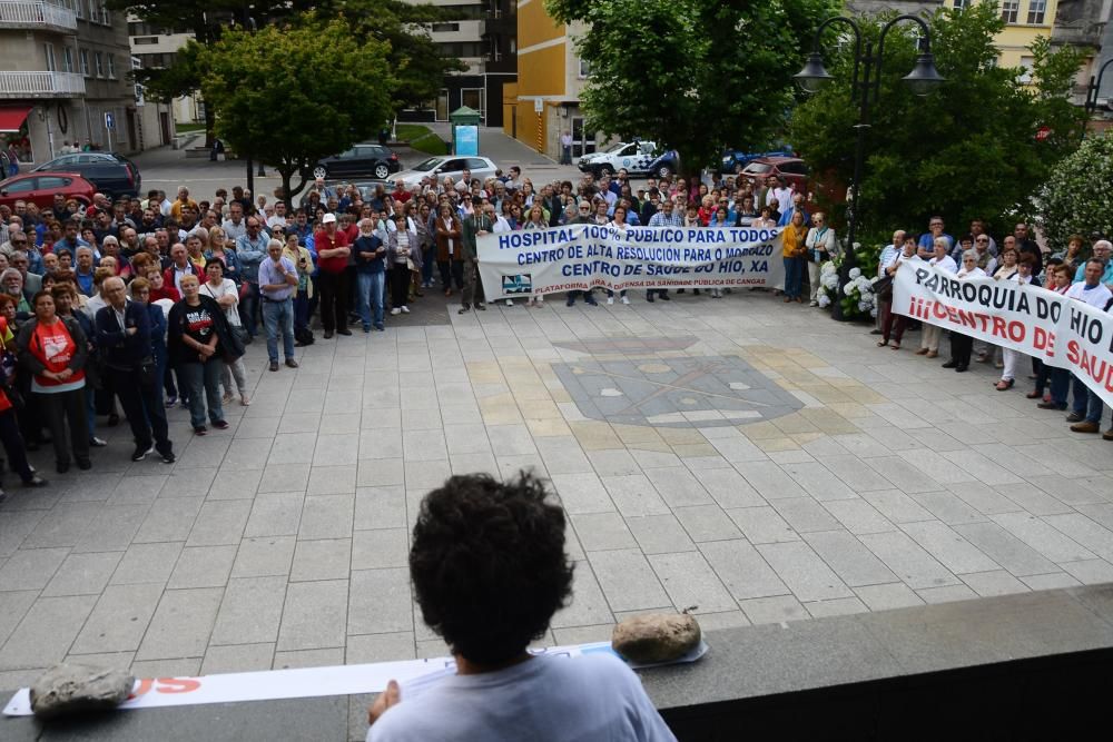 Cangas clama en la calle por mejoras en la sanidad y anuncia más movilizaciones