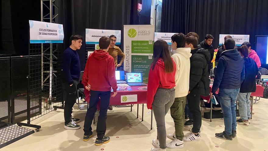 Gairebé 500 alumnes visiten la primera fira sobre els estudis postobligatoris a Solsona