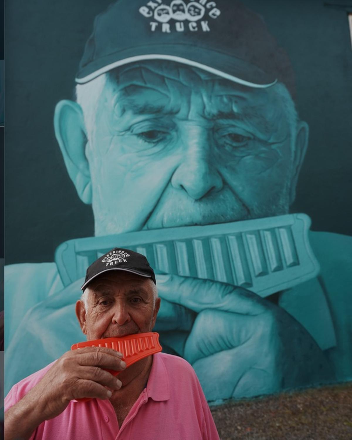 Juan, un exafiador ourensano, sirvió de modelo a Mon Devane para este mural que opta a ser el mejor del mundo de 2025.