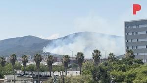 Un incendio forestal en Gavà obliga a confinar a 6000 personas