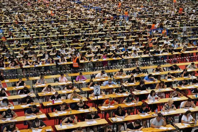 Más de 1.000 plazas de la oferta de empleo público de la Generalitat serán por oposición pura