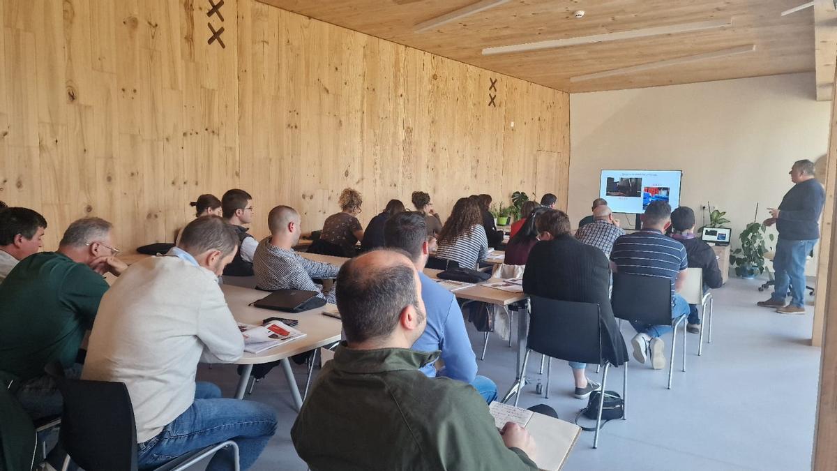 Fotografía dunha sesión formativa no marco do programa Xera-Savia.