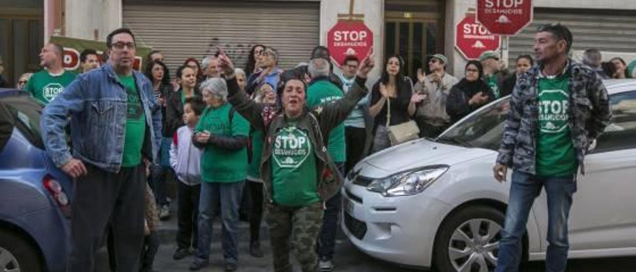 Protesta para detener un desahucio en Elche.