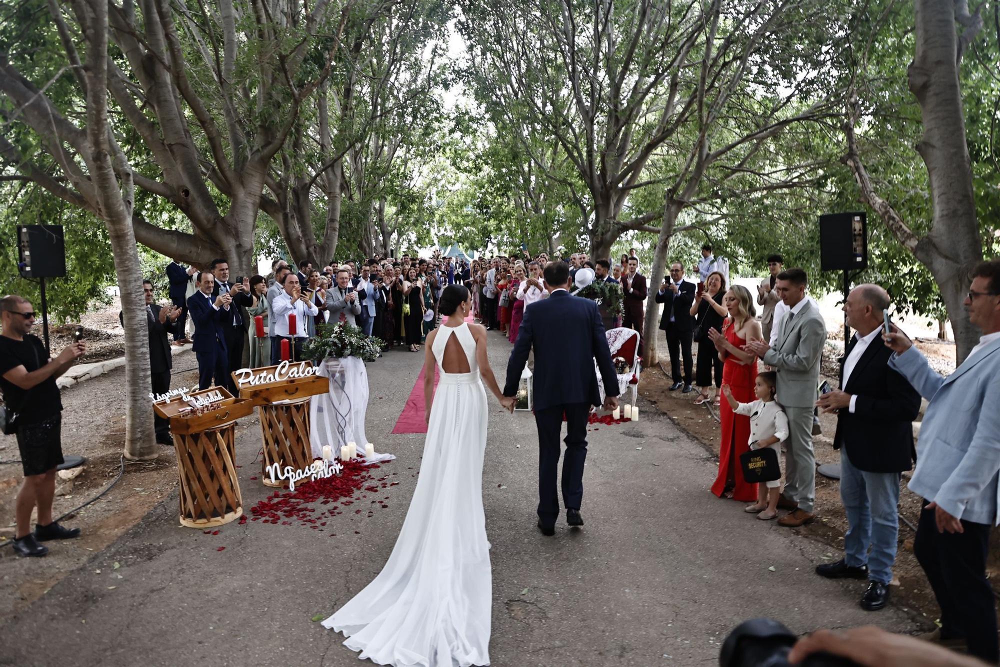 Boda de Nuria Llopis: la llegada de los novios y la ceremonia