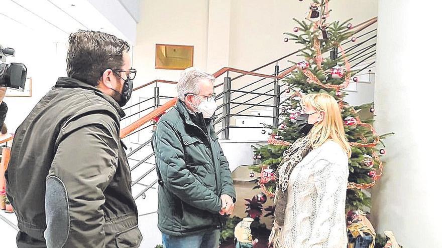 L’alcalde d’Albal, Ramón Marí, en el centre de la imatge.