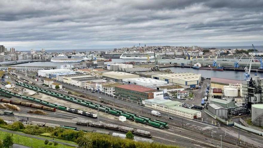 Vista parcial de los muelles y la estación de San Diego.