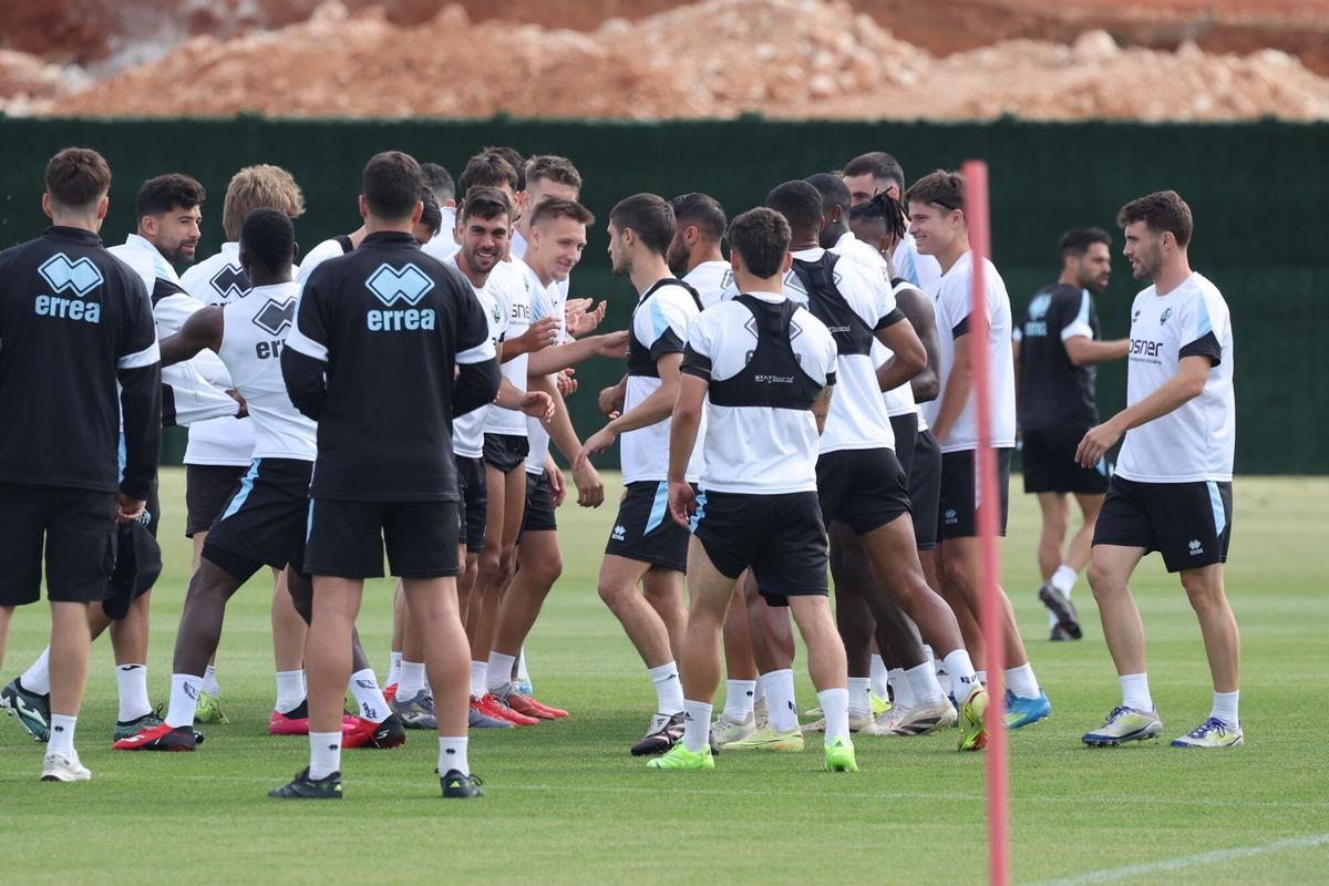 Galería | El CD Castellón entrena en la Ciudad Deportiva Globeenergy antes de la visita a la AD Ceuta