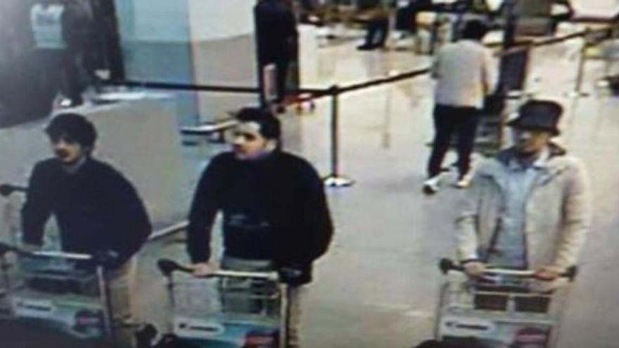 Los tres sospechosos del aeropuerto: dos kamikazes y un huido