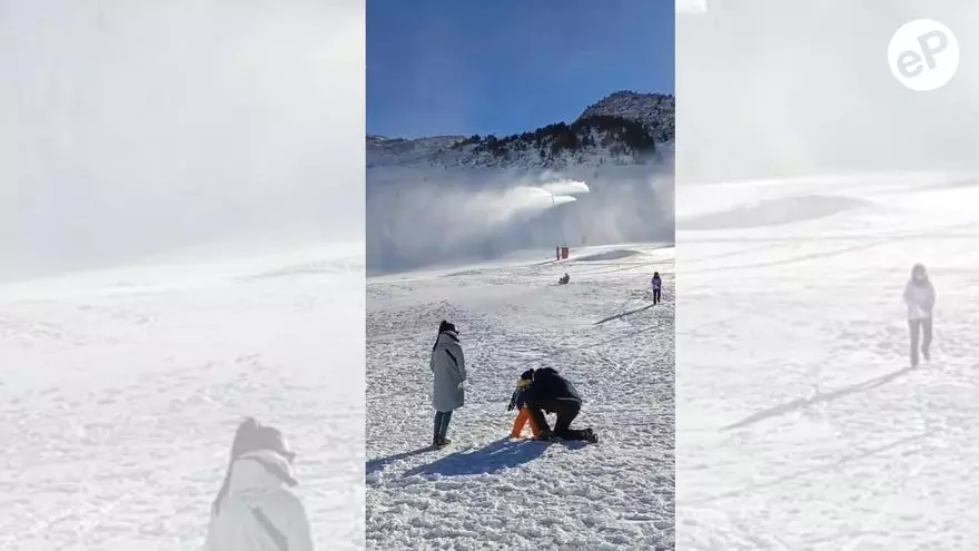 Los cañones disparando nieve en Astún