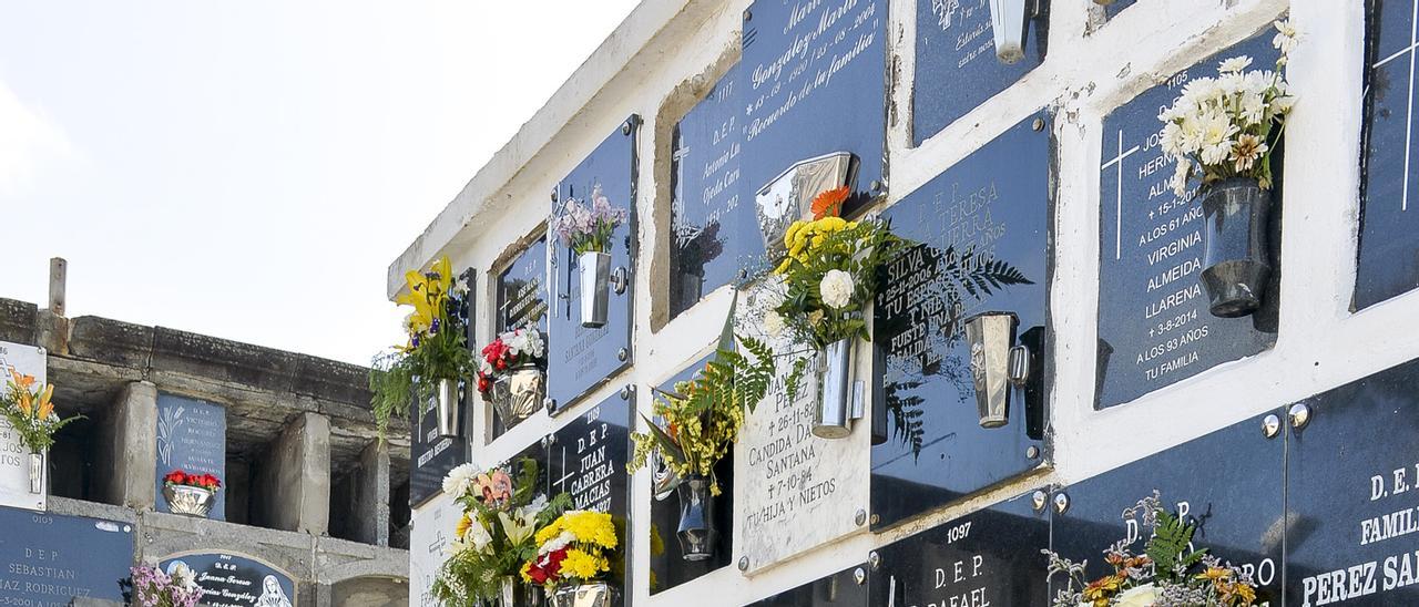 Cementerio en el día de difuntos