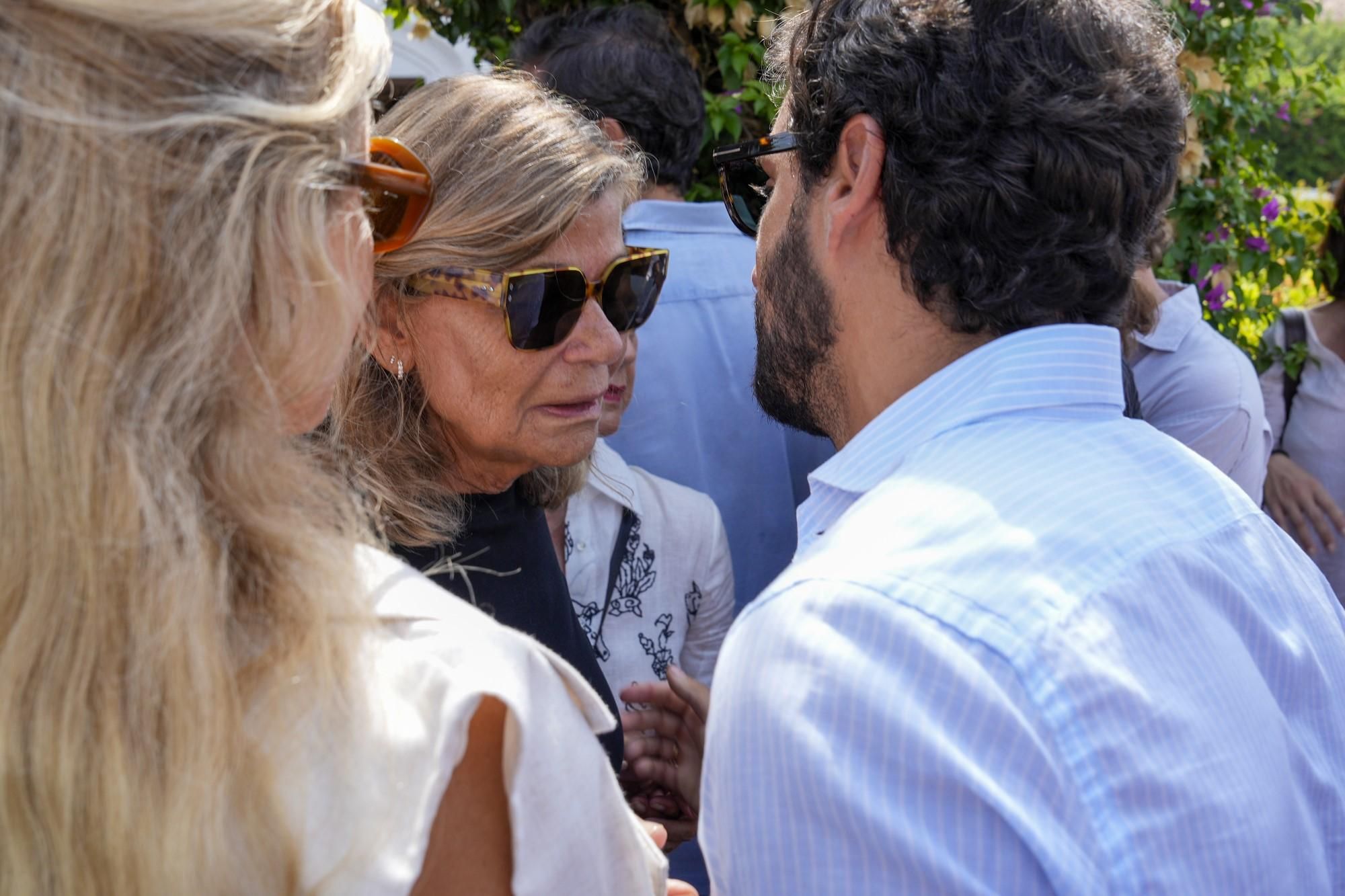 Familiares y amigos dan su último adiós en Marbella a Caritina Goyanes