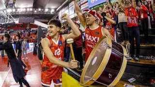 Cinc jugadors de l'equip sub-22 s'entrenen amb el Baxi Manresa preparant el duel contra el Barça de diumenge