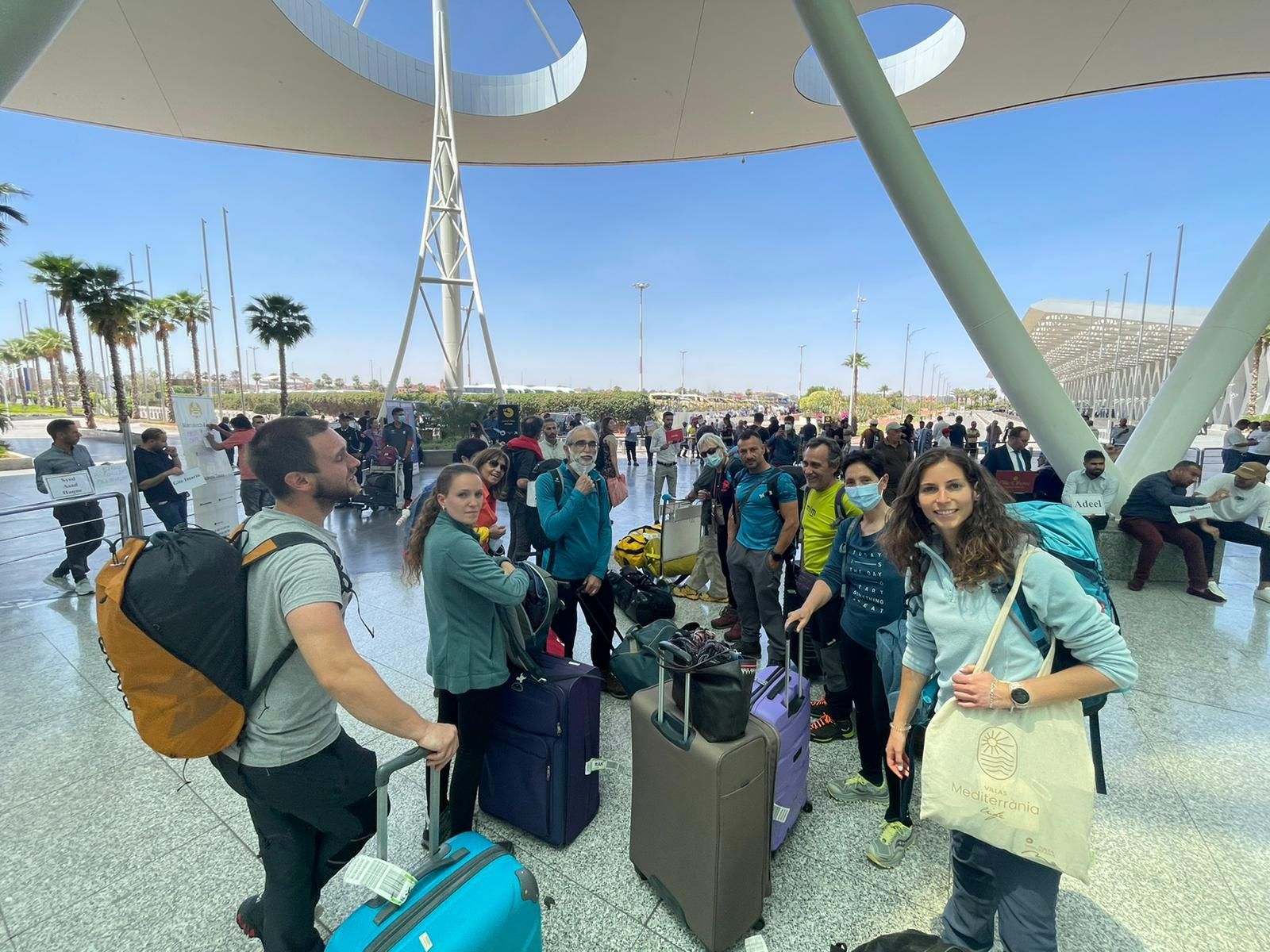 Llegada al aeropuerto de Marrakech de los miembros del Centre Excursionista.