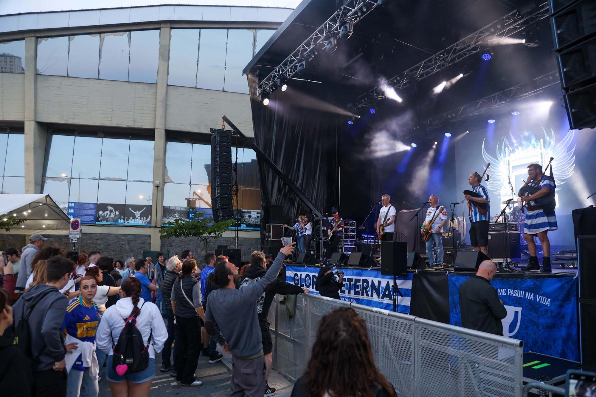 Fiesta blanquiazul en Riazor por el 25ª aniversario de la Liga del Dépor
