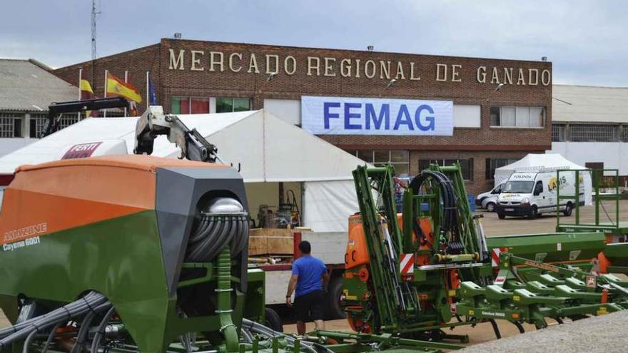 Instalación de maquinaria en la una de las Femag celebrada en Benavente.