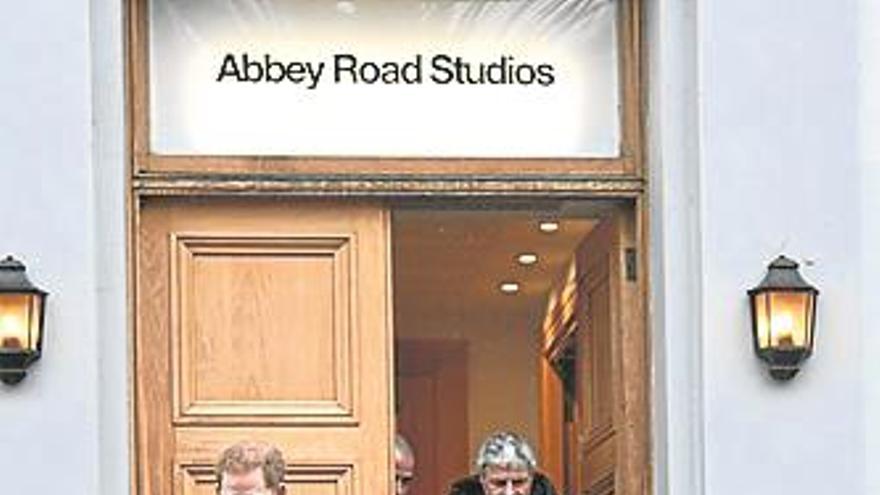 Enrique y Bon Jovi graban en Abbey Road