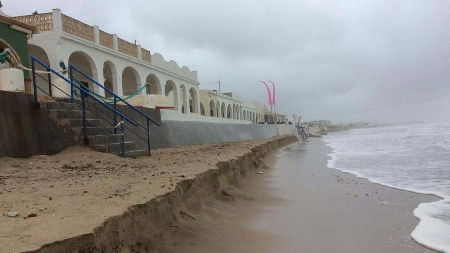 El temporal destroza playas de Dénia regeneradas hace menos de un mes