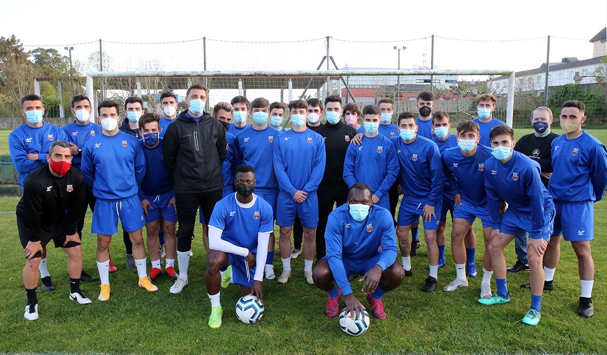 Joao Mendez y Mougnini Guy, ayer en Porriño con su equipo el Porriño Industrial