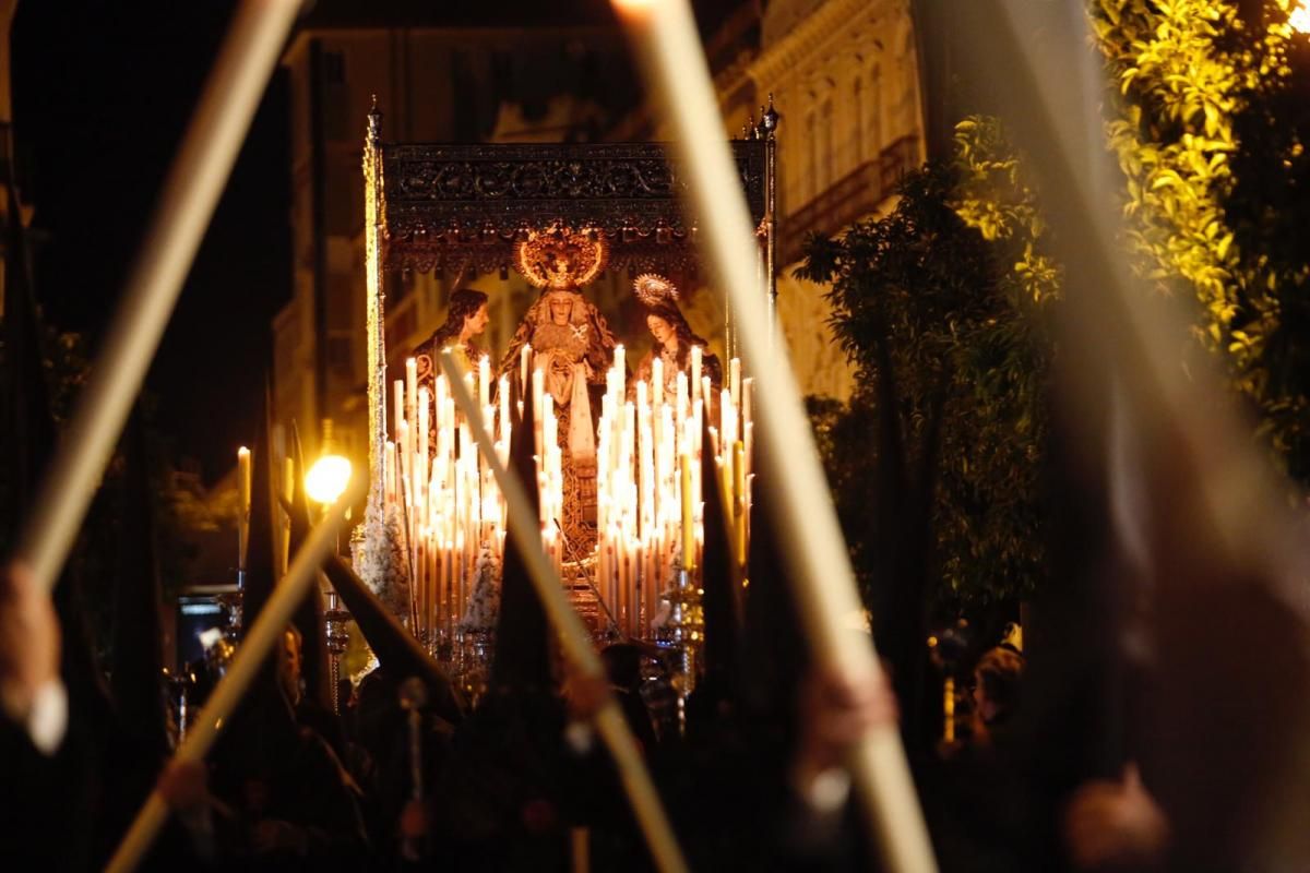 La elegancia fúnebre del Santo Sepulcro