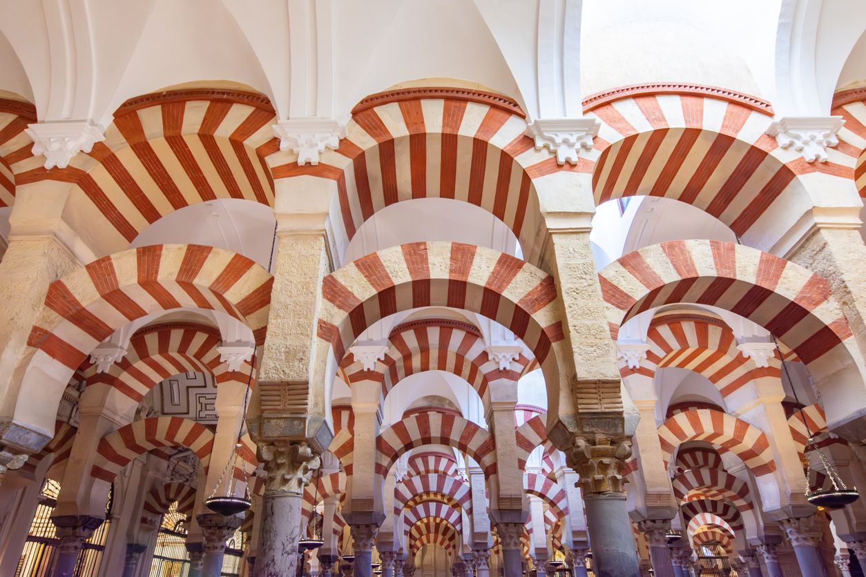 El interior de la Mezquita de Córdoba es una de las imágenes más reconocibles de la ciudad.