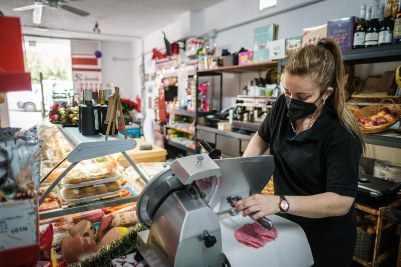 Reapertura de la tienda Todoque tras ser arrasada por el volcán de La Palma