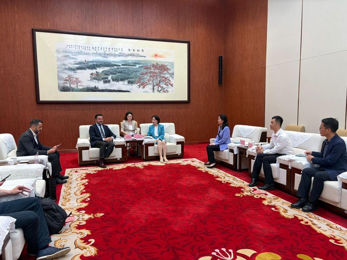 El alcalde de Elche destacaba el ambiente de cordialidad de la reunión mantenida en China