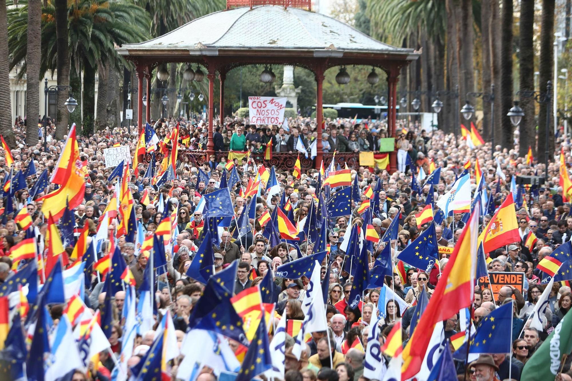 Miles de personas protestan en A Coruña contra la amnistía