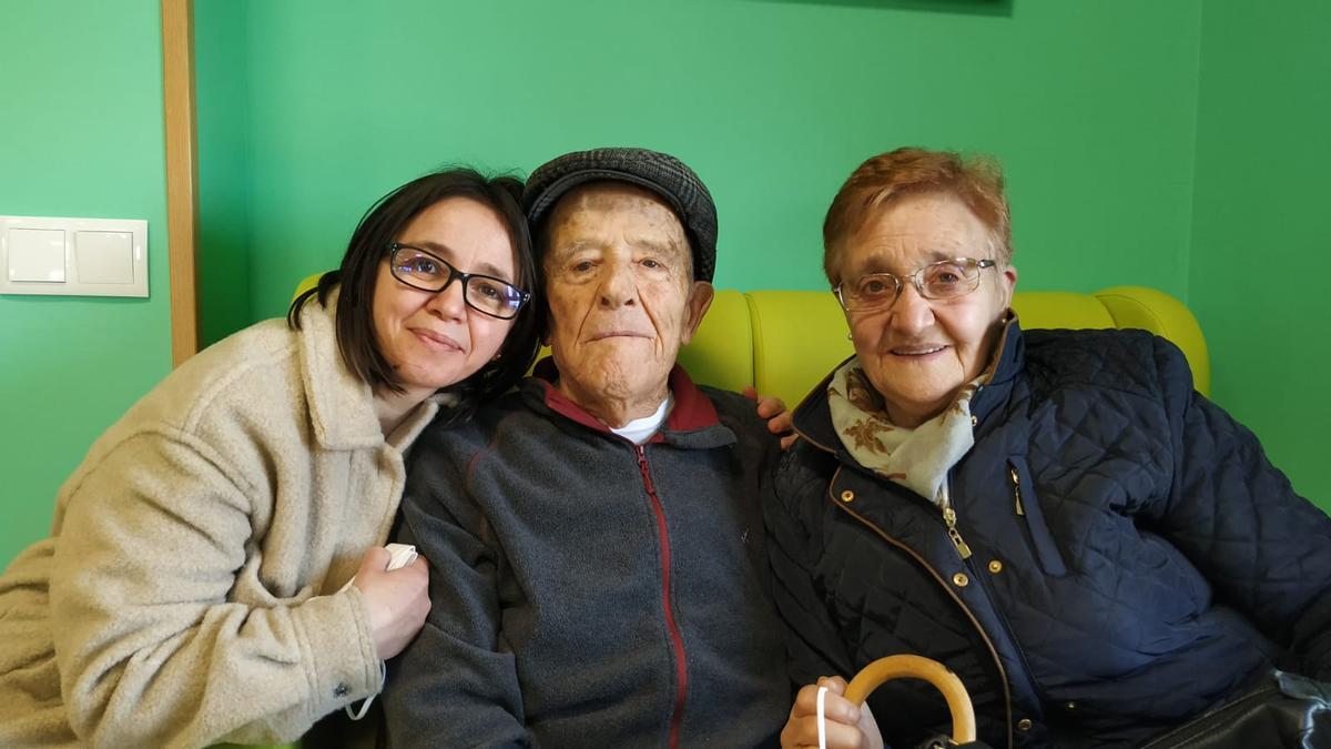 Manuel Gago, &quot;Melujo&quot;, el abuelo de Aliste, con su familia.