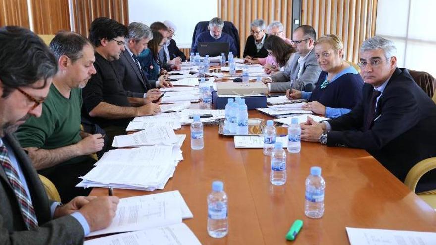 Un momento de la reunión de la comisión de Hacienda