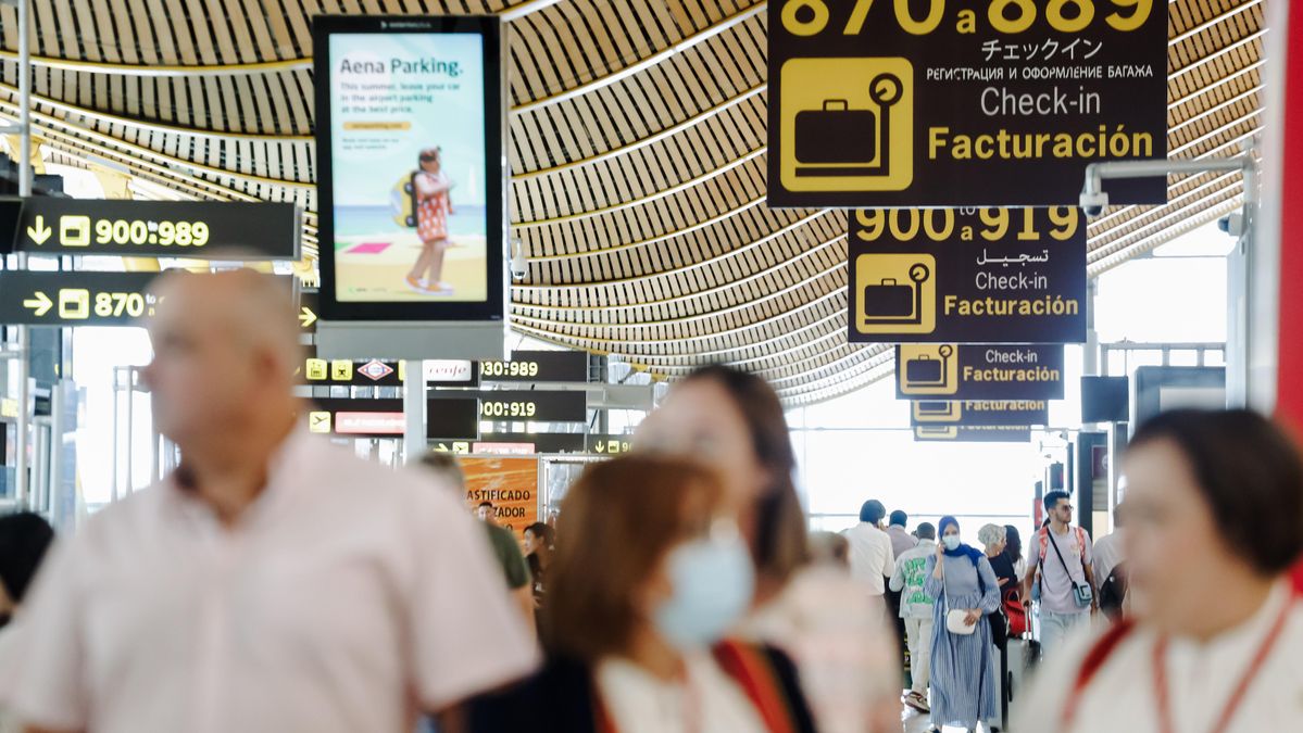 Pasajeros en la Terminal 4 del Aeropuerto Adolfo Suárez Madrid Barajas.