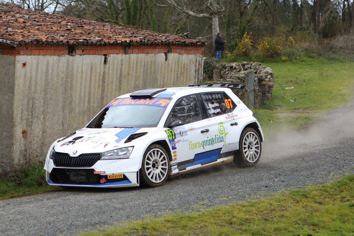 Luis Vilariño y David Míguez en el Škoda Fabia Rs Rally2 en el tramo de Carballeda