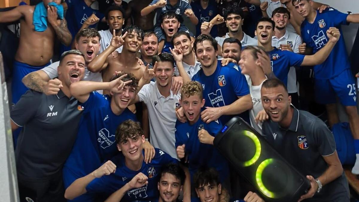 Los jugadores del Ferriolense celebran su pase a las semifinales de la Copa Illes Balears