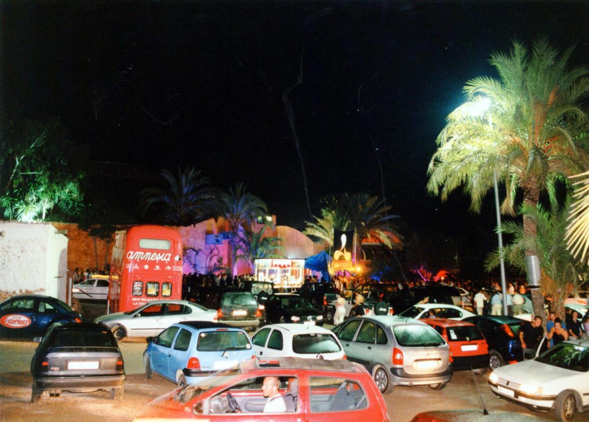 El exterior de la discoteca a comienzos de los 2000.