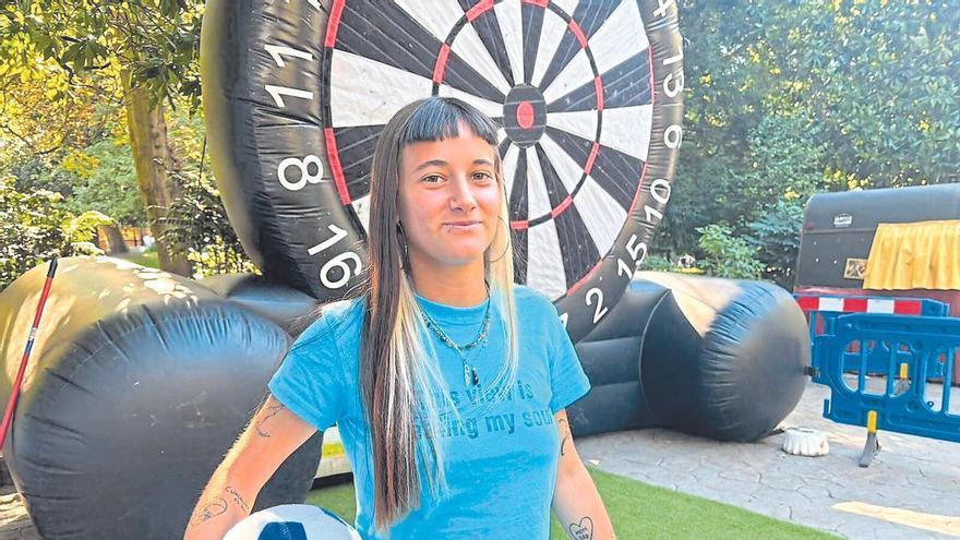 Daniela González, jugadora del Real Oviedo Femenino: "Me encanta la plaza del Paraguas, los conciertos son muy guays»