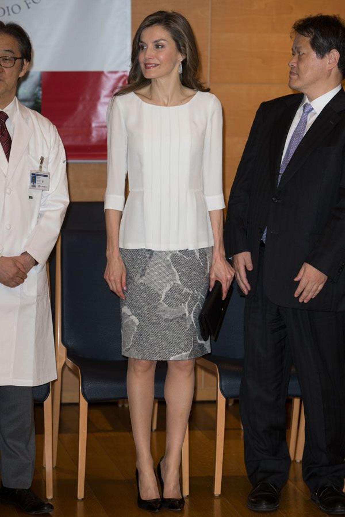 Letizia Ortiz estrena falda de Hugo Boss en Japón